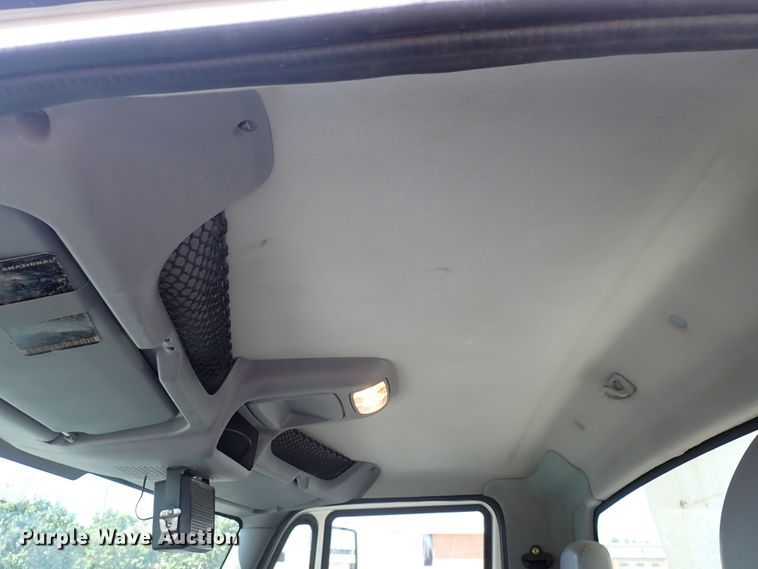 image for item DN2017 2004 International 7400  dump truck