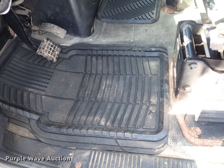 image for item DN2017 2004 International 7400  dump truck