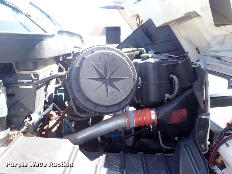 image for item DN2017 2004 International 7400  dump truck