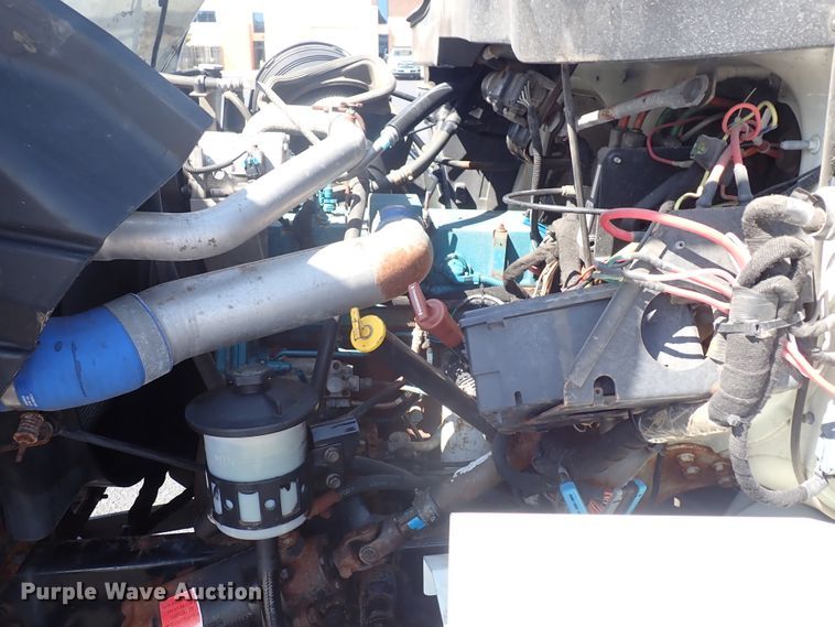 image for item DN2017 2004 International 7400  dump truck