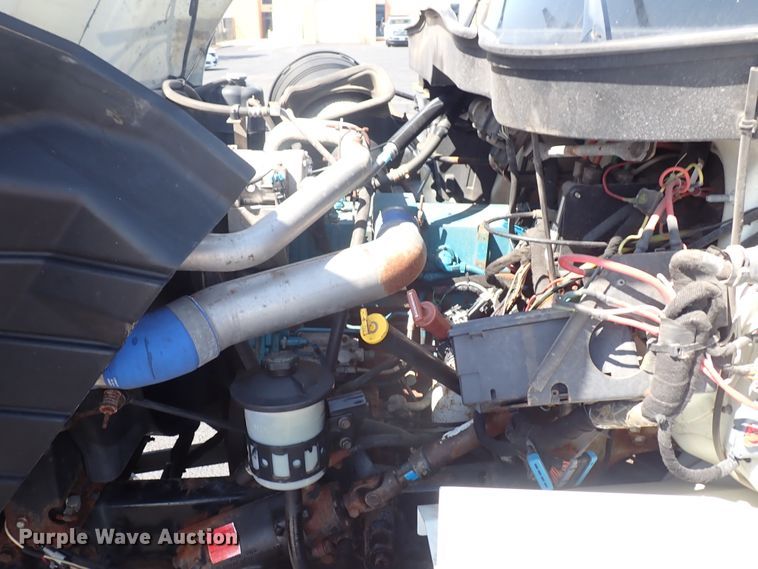 image for item DN2017 2004 International 7400  dump truck