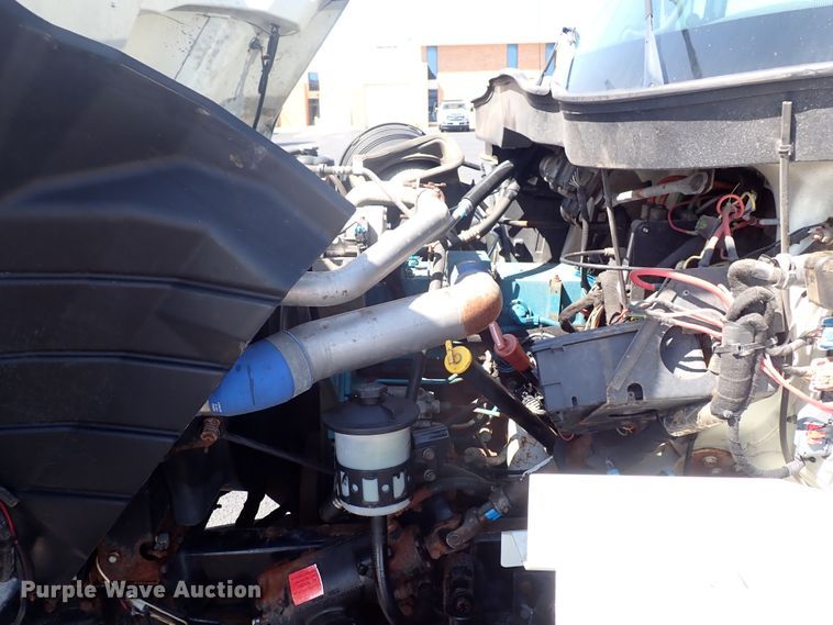 image for item DN2017 2004 International 7400  dump truck