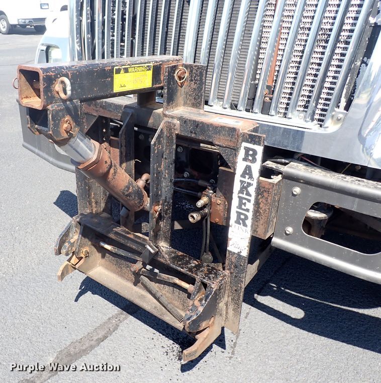 image for item DN2017 2004 International 7400  dump truck