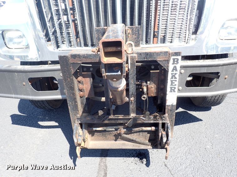 image for item DN2017 2004 International 7400  dump truck