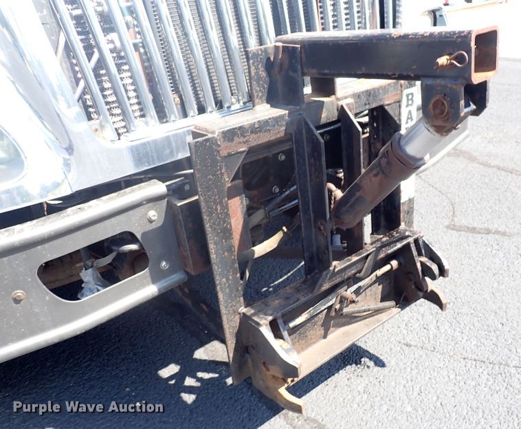 image for item DN2017 2004 International 7400  dump truck