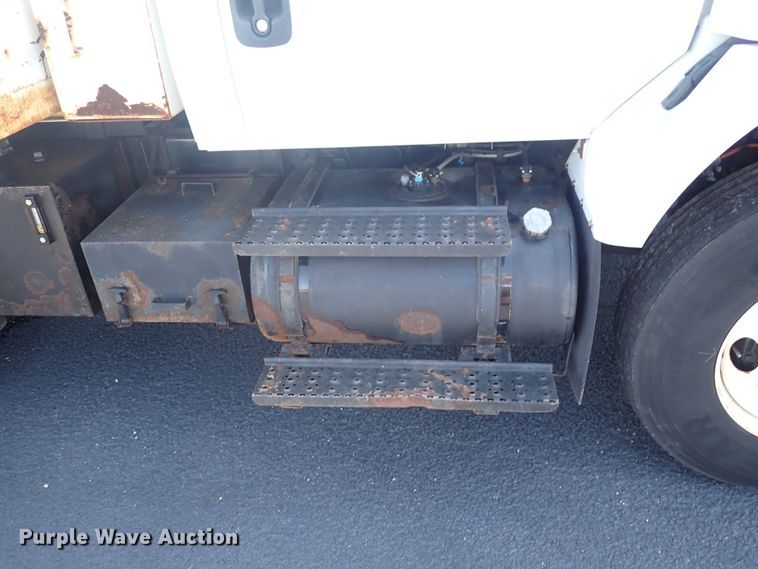 image for item DN2017 2004 International 7400  dump truck