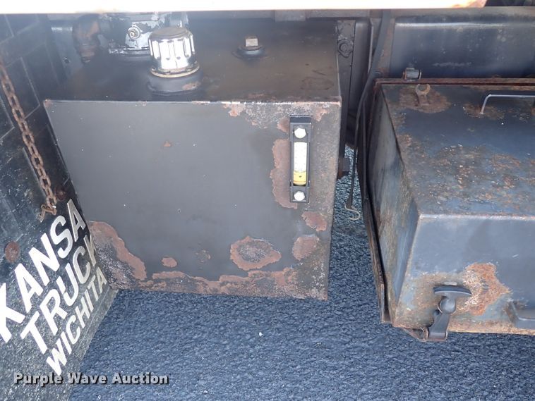 image for item DN2017 2004 International 7400  dump truck