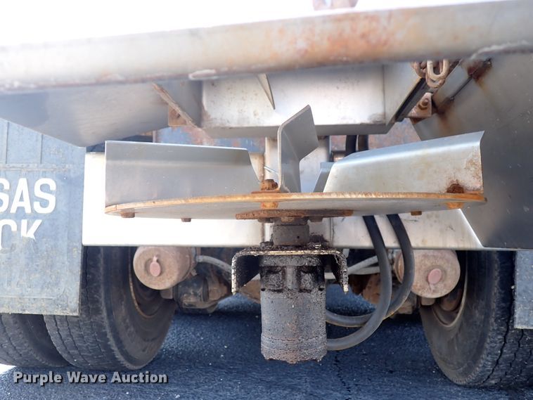 image for item DN2017 2004 International 7400  dump truck