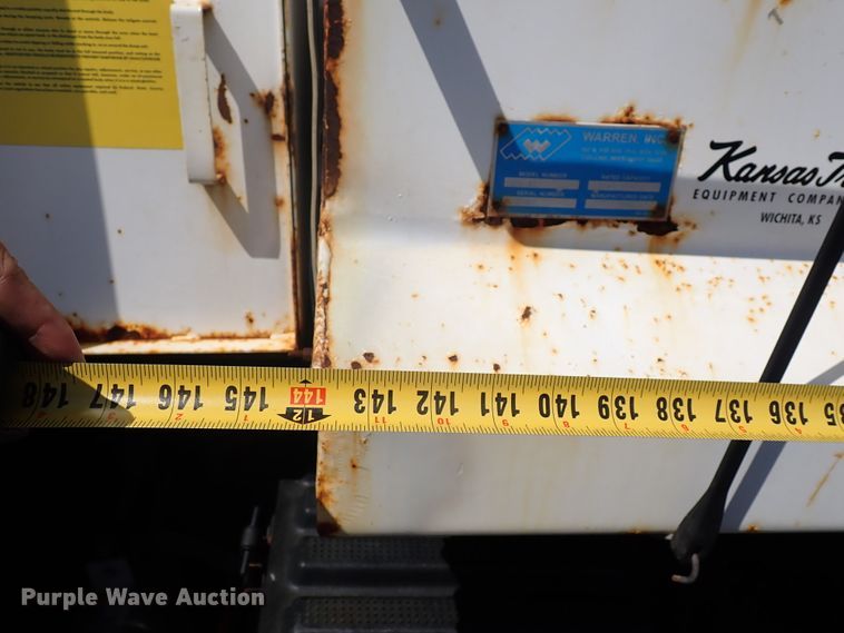 image for item DN2017 2004 International 7400  dump truck