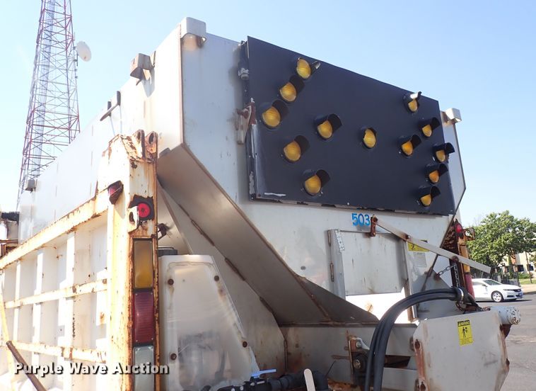 image for item DN2017 2004 International 7400  dump truck