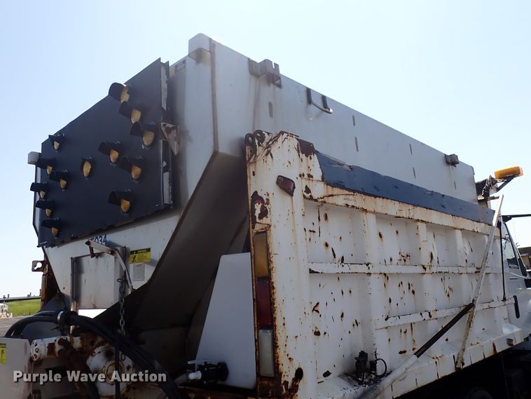 image for item DN2017 2004 International 7400  dump truck