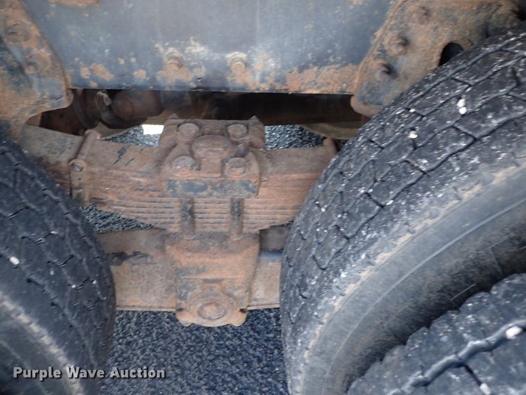 image for item DN2017 2004 International 7400  dump truck