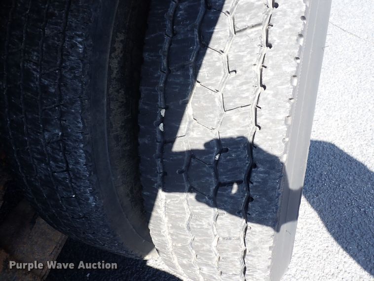 image for item DN2017 2004 International 7400  dump truck