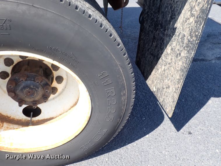 image for item DN2017 2004 International 7400  dump truck