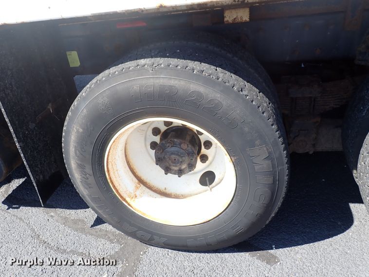 image for item DN2017 2004 International 7400  dump truck