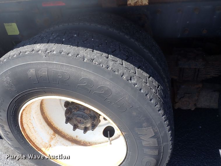 image for item DN2017 2004 International 7400  dump truck