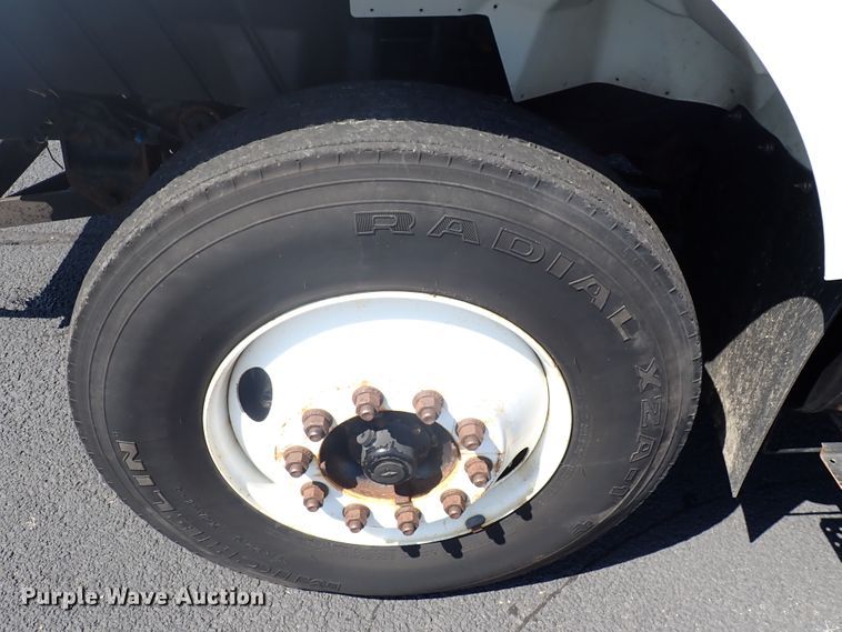 image for item DN2017 2004 International 7400  dump truck