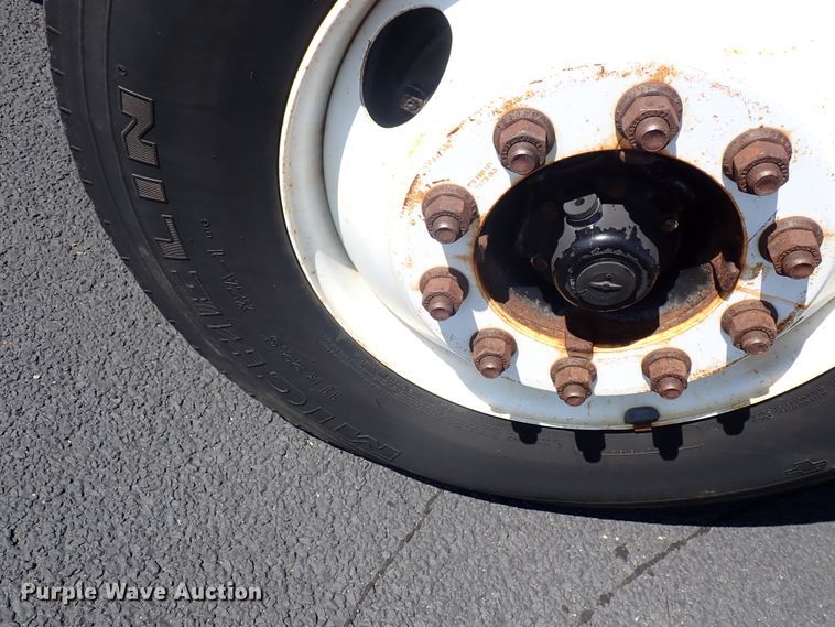 image for item DN2017 2004 International 7400  dump truck