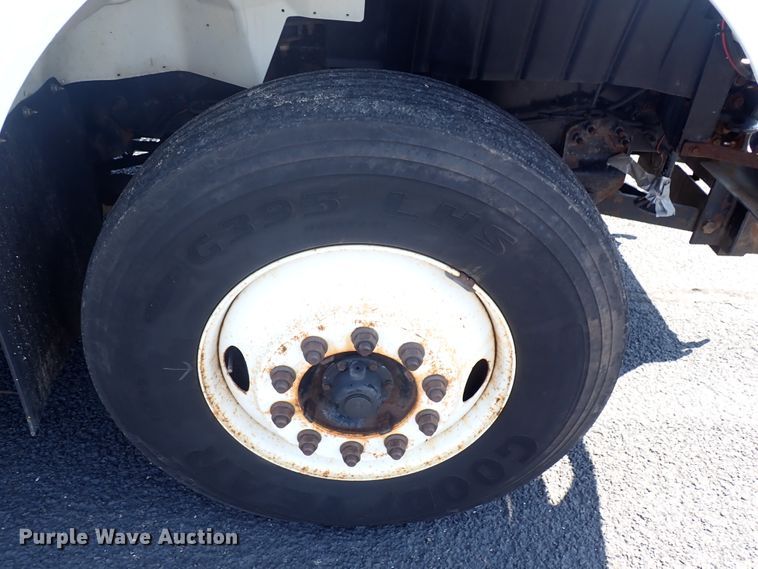 image for item DN2017 2004 International 7400  dump truck