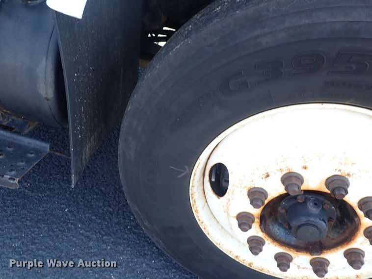 image for item DN2017 2004 International 7400  dump truck