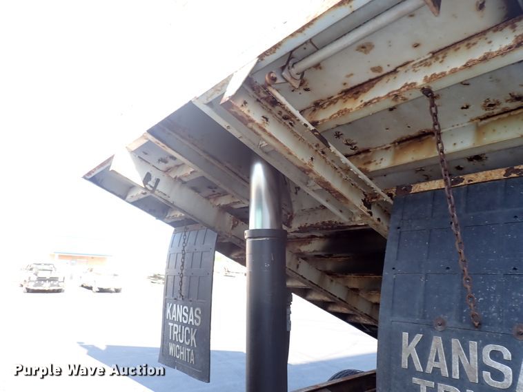 image for item DN2017 2004 International 7400  dump truck