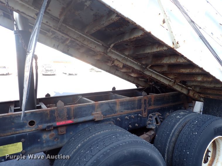 image for item DN2017 2004 International 7400  dump truck