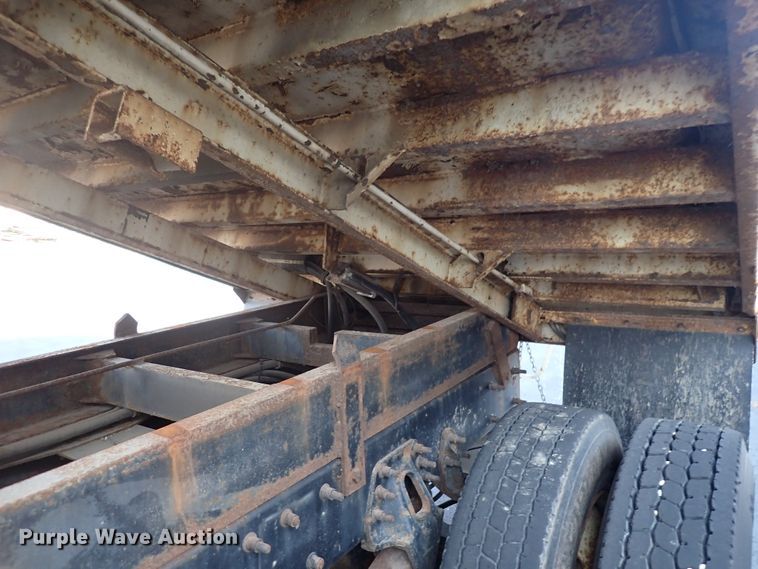 image for item DN2017 2004 International 7400  dump truck