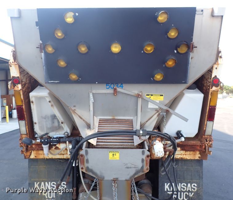 image for item DN2017 2004 International 7400  dump truck