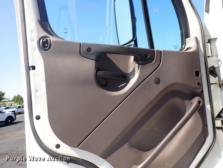 image for item DN2025 2012 Freightliner Business Class M2  dump truck