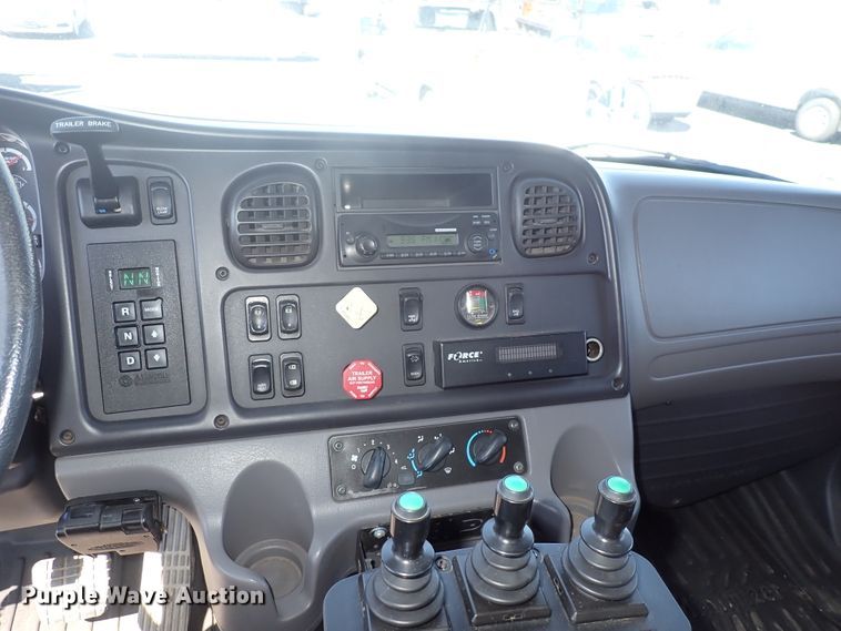 image for item DN2025 2012 Freightliner Business Class M2  dump truck