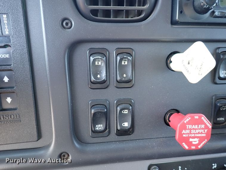 image for item DN2025 2012 Freightliner Business Class M2  dump truck