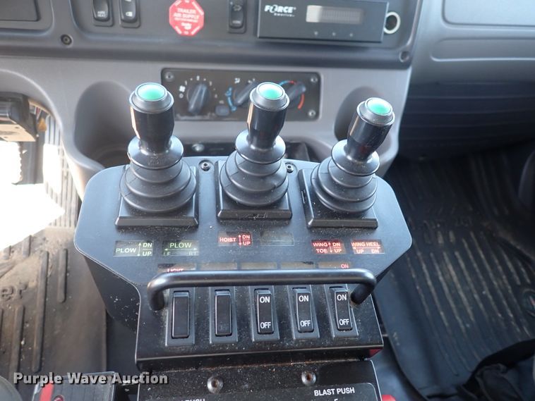 image for item DN2025 2012 Freightliner Business Class M2  dump truck