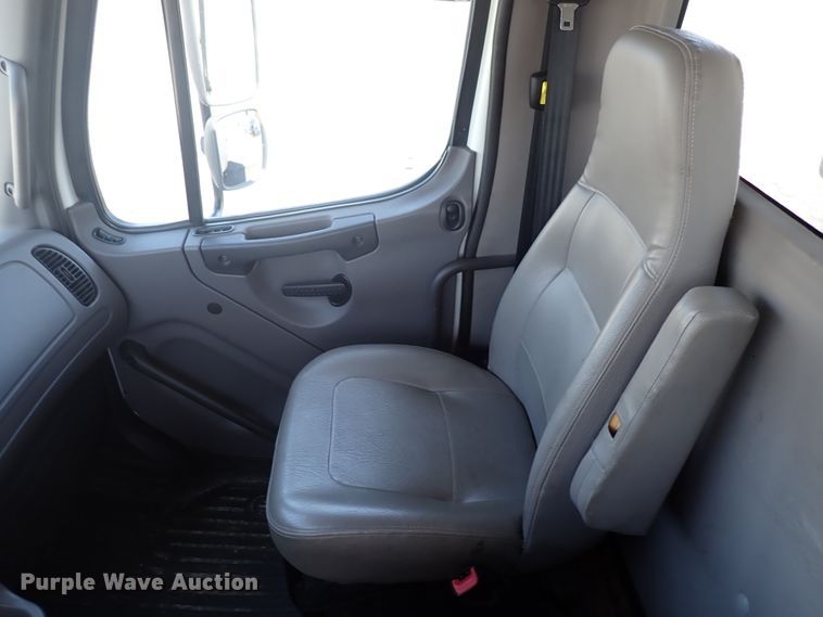 image for item DN2025 2012 Freightliner Business Class M2  dump truck