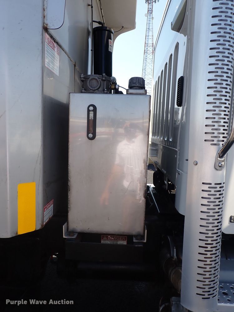 image for item DN2025 2012 Freightliner Business Class M2  dump truck