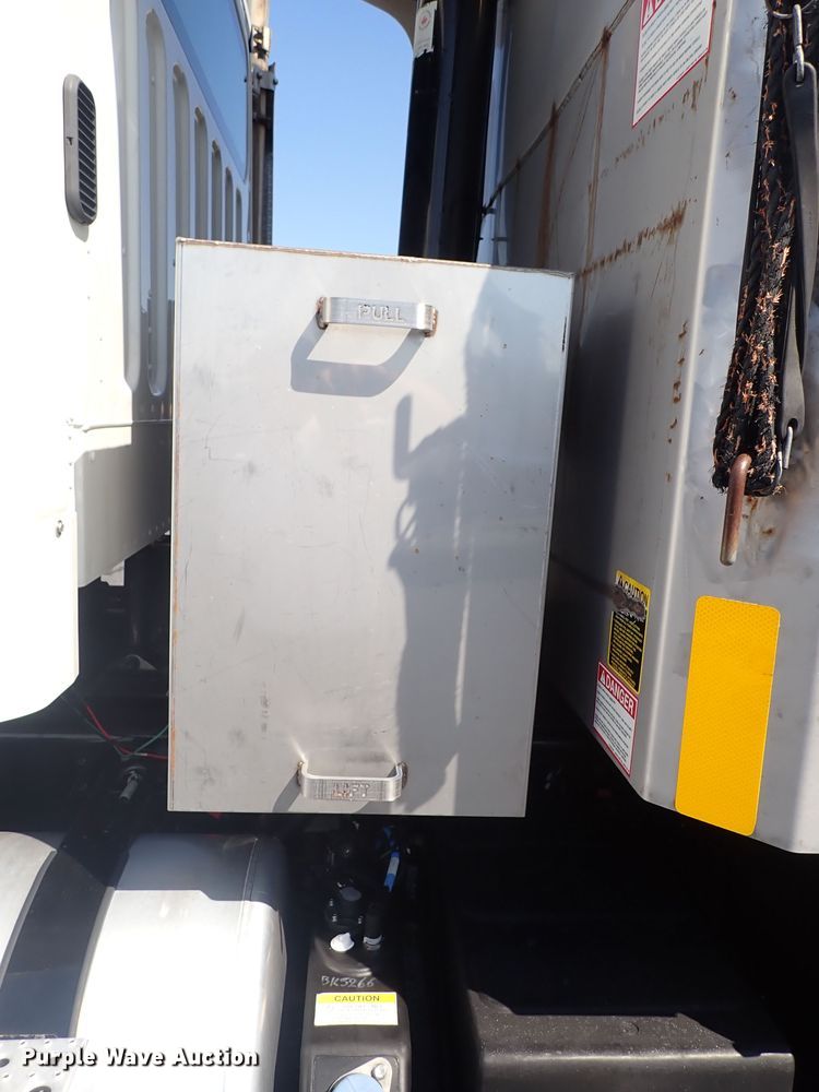 image for item DN2025 2012 Freightliner Business Class M2  dump truck