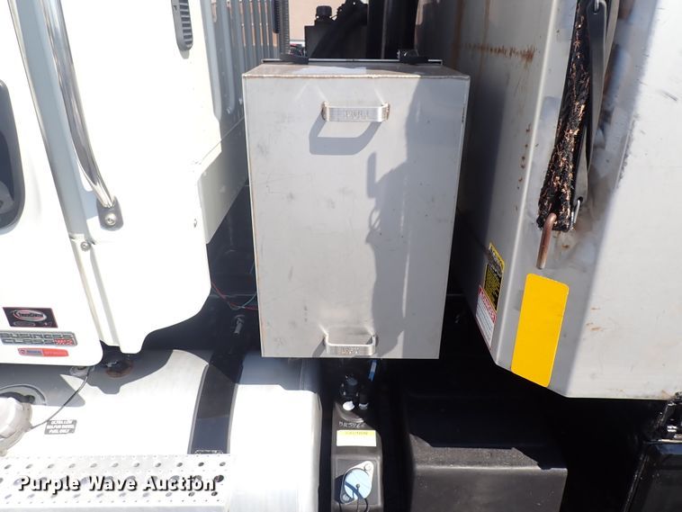 image for item DN2025 2012 Freightliner Business Class M2  dump truck