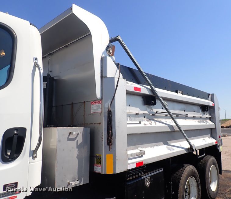 image for item DN2025 2012 Freightliner Business Class M2  dump truck