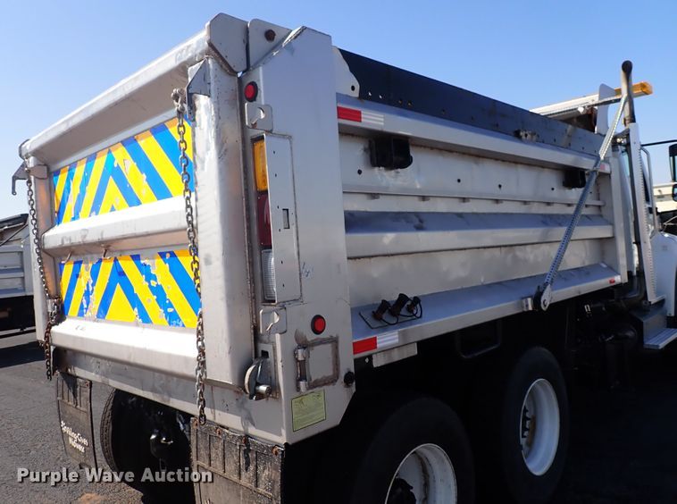 image for item DN2025 2012 Freightliner Business Class M2  dump truck