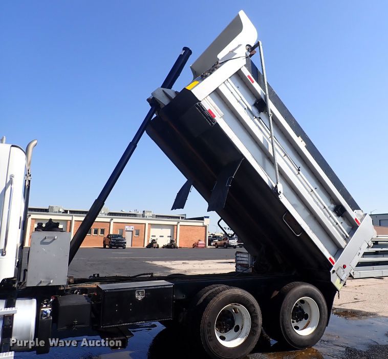 image for item DN2025 2012 Freightliner Business Class M2  dump truck