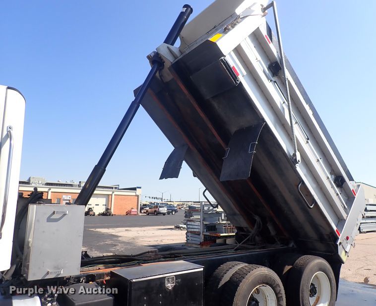 image for item DN2025 2012 Freightliner Business Class M2  dump truck