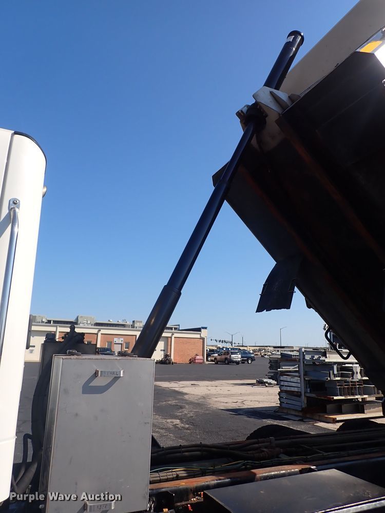 image for item DN2025 2012 Freightliner Business Class M2  dump truck