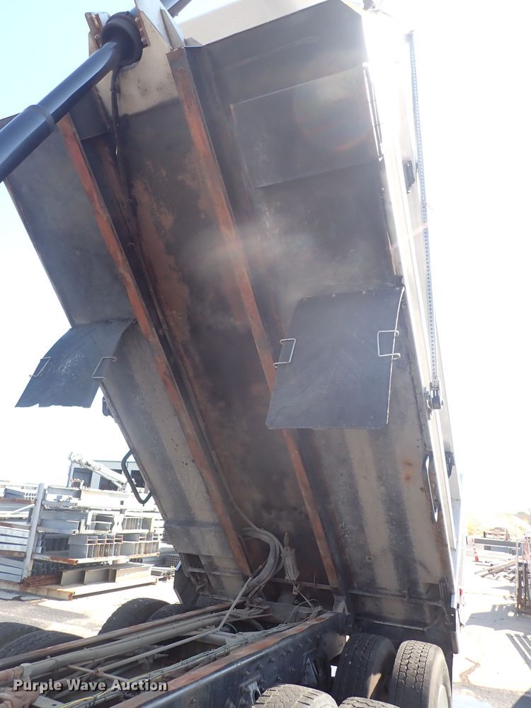 image for item DN2025 2012 Freightliner Business Class M2  dump truck