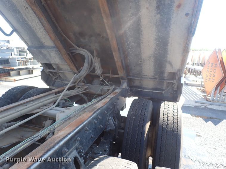 image for item DN2025 2012 Freightliner Business Class M2  dump truck