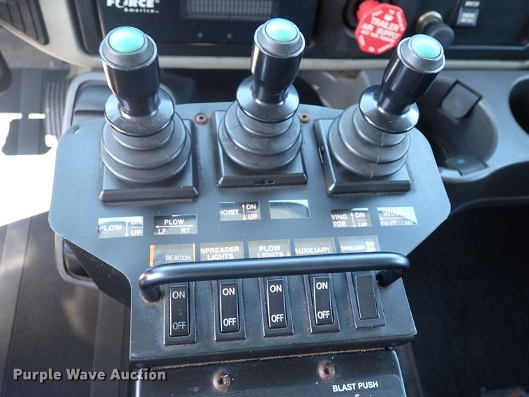 image for item DN2028 2010 International WorkStar 7500  dump truck