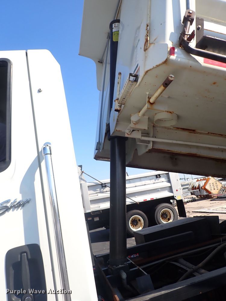 image for item DN2028 2010 International WorkStar 7500  dump truck