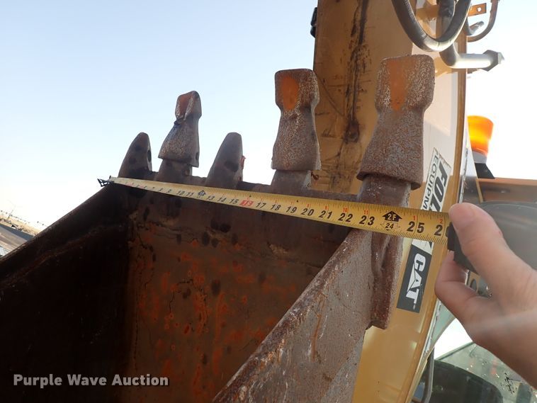 image for item DN2042 2004 Caterpillar 420D  backhoe