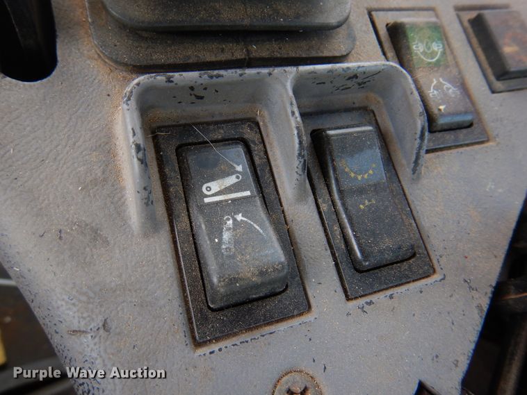 image for item DI5720 1998 New Holland 8970  MFWD tractor