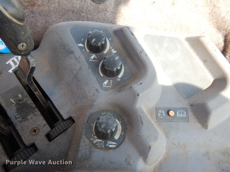 image for item DI5720 1998 New Holland 8970  MFWD tractor