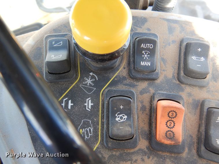 image for item DI5722 2016 New Holland SR260  windrower