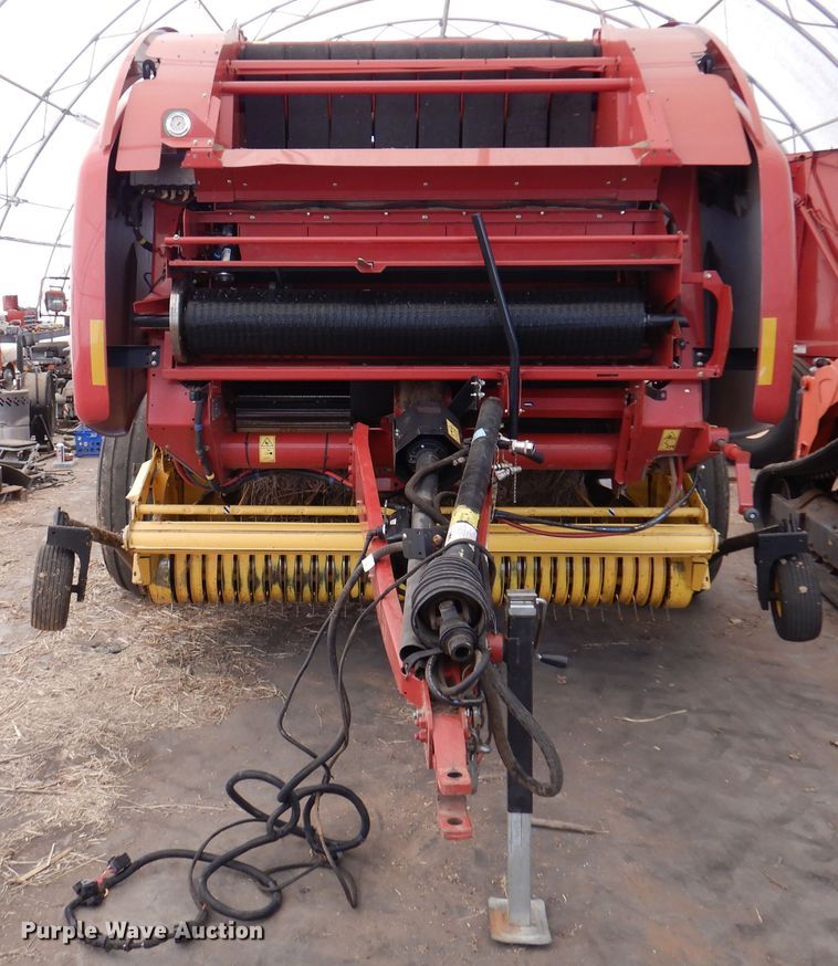 image for item DI5723 2014 New Holland Roll-Belt 560 Specialty Crop  round baler